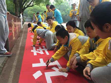 “礼让斑马线”,益智在行动