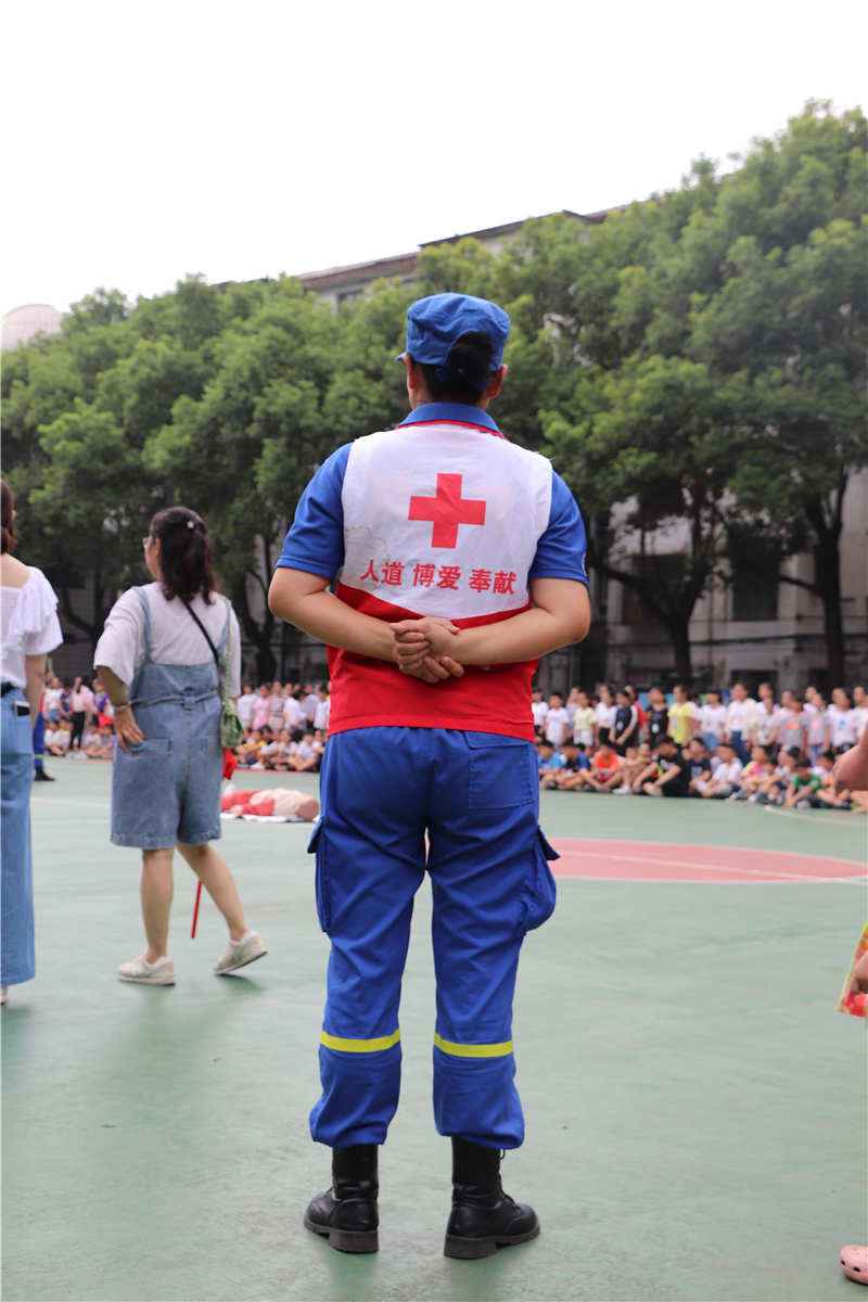 蓝天救援我们在行动——记湘潭市益智中学救护知识培训