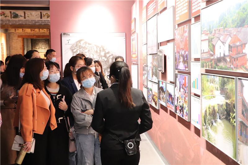 20201117益智：坚守教育初心，提升铸魂育德能力———记湘潭市益智中学第十三届班主任年会外出研修活动